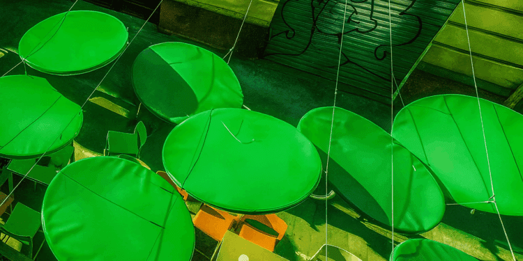 Valencia prueba su primera terraza antirruido en Russafa: sostenibilidad, convivencia y diseño local 1 Valencia prueba su primera terraza antirruido en Russafa: sostenibilidad, convivencia y diseño local