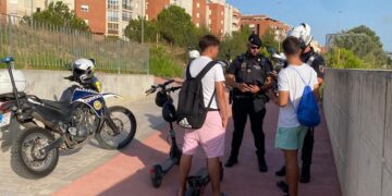 La Policía Local de Paterna intensifica los controles del uso de patinetes eléctricos en calles y parques de la ciudad
