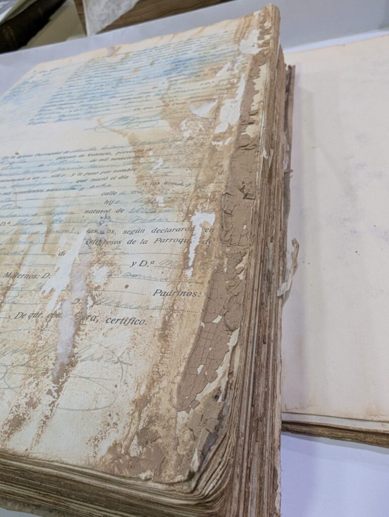 Empresas, entidades, institutos de toda España se unen para restaurar obras de arte y archivos parroquiales afectados por la riada 8 DosdeTres press3