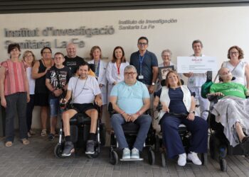 La Asociación Valenciana de Esclerosis Lateral Amiotrófica dona 12.000 euros al Instituto de Investigación del Hospital Universitari i Politècnic La Fe