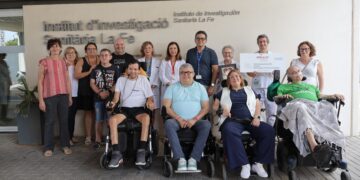 La Asociación Valenciana de Esclerosis Lateral Amiotrófica dona 12.000 euros al Instituto de Investigación del Hospital Universitari i Politècnic La Fe
