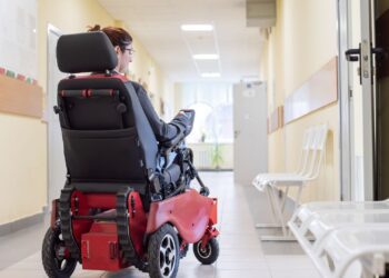 Pacientes con ELA avanzada recibirán atención profesional 24h mientras la Ley sigue pendiente