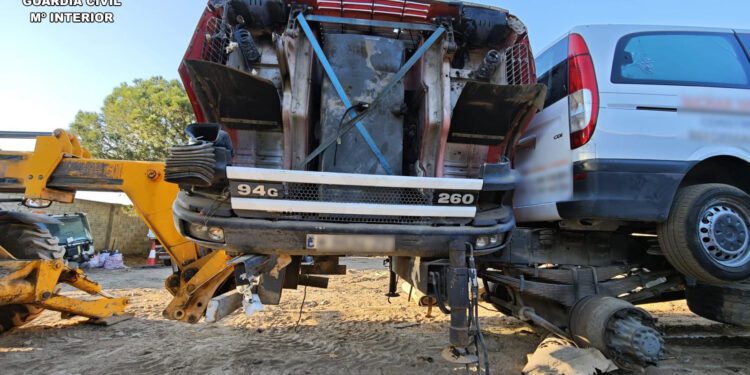 Desmantelada una organización criminal que robaba vehículos y los enviaba al extranjero 1 Desmantelada una organización criminal que robaba vehículos y los enviaba al extranjero