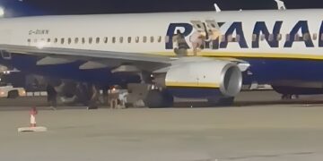 Pánico en Palma: pasajeros saltan del ala de un avión de Ryanair al suelo tras una falsa alarma de incendio