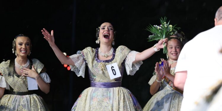 El agua hizo acto de presencia en las preselecciones falleras este sábado