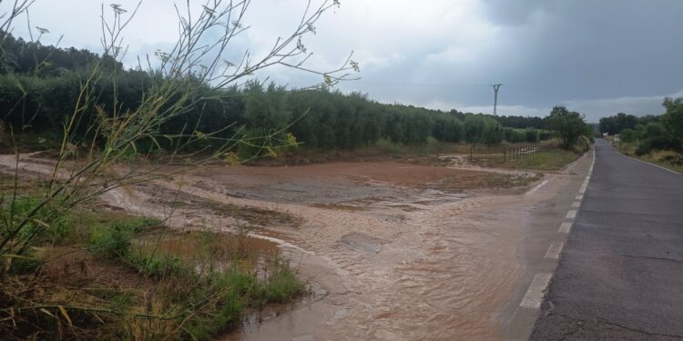 88 litros acumulan desde las 0h en Cabanes. Primeros problemas por inundaciones