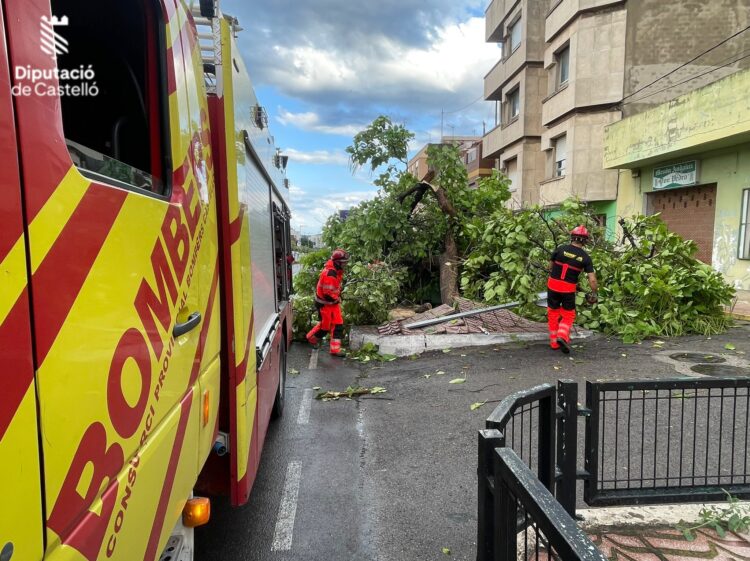 Un reguero de daños en Castelló por las fuertes tormentas de ayer