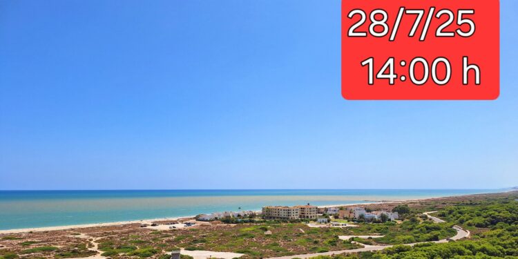 Prosigue los vertidos de agua de l'Albufera a las playas pese a las quejas vecinales