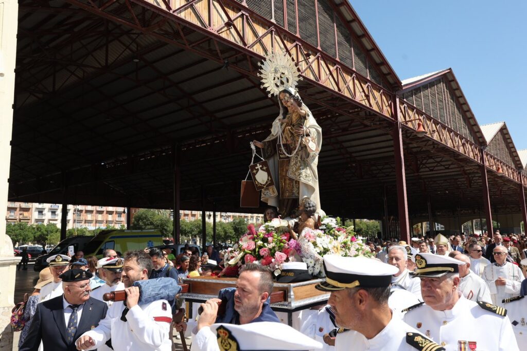 Valencia honró a la Virgen del Carmen por partida doble 3 GwASI2LXIAAz1fR