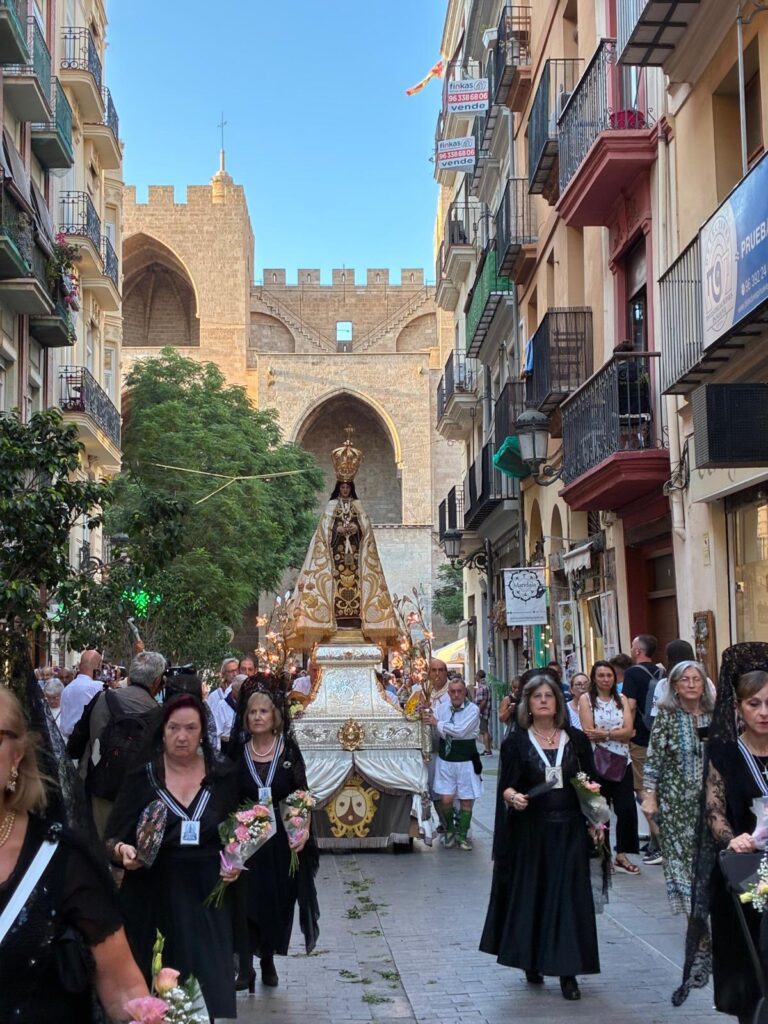 Valencia honró a la Virgen del Carmen por partida doble 5 GwAdppaWwAALl1r