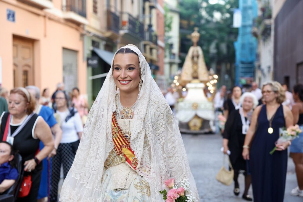 Valencia honró a la Virgen del Carmen por partida doble 6 GwAlKdlWMAAYBk2