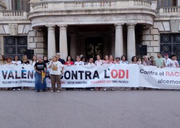 Valencia alza la voz contra el racismo: concentración denuncia la “criminalización” de migrantes en Torre Pacheco