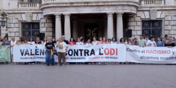 Valencia alza la voz contra el racismo: concentración denuncia la “criminalización” de migrantes en Torre Pacheco