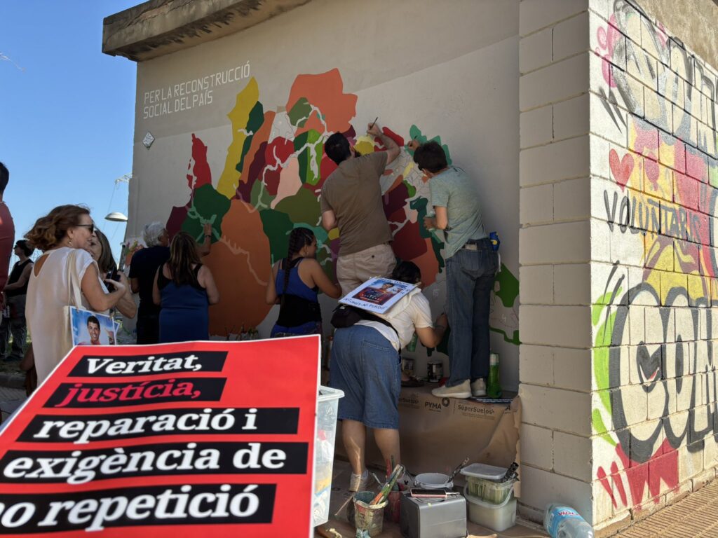 La protesta contra Mazón en Catarroja reúne a 1.500 personas 3 GxDFE53WMAAPcEH 1