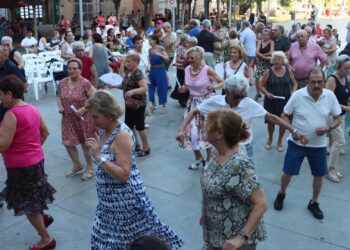 Torrent celebrará el Día de los Abuelos con un gran baile en la Plaza Unió Musical el 26 de julio 4 Torrent celebrará el Día de los Abuelos con un gran baile en la Plaza Unió Musical el 26 de julio