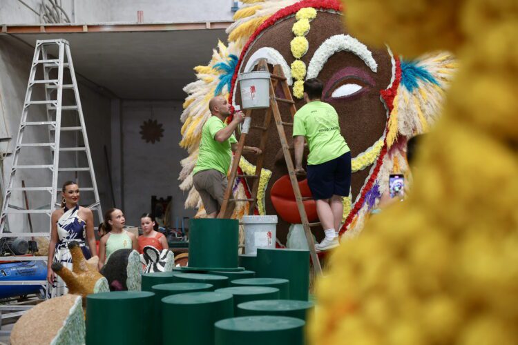 Todo preparado para la Batalla más colorida y olorosa, la Batalla de Flors de Valéncia