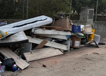 Nàquera: olvido monumental en forma de barro y basura