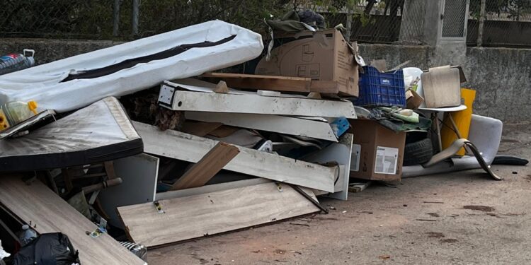 Nàquera: olvido monumental en forma de barro y basura 1 Nàquera: olvido monumental en forma de barro y basura