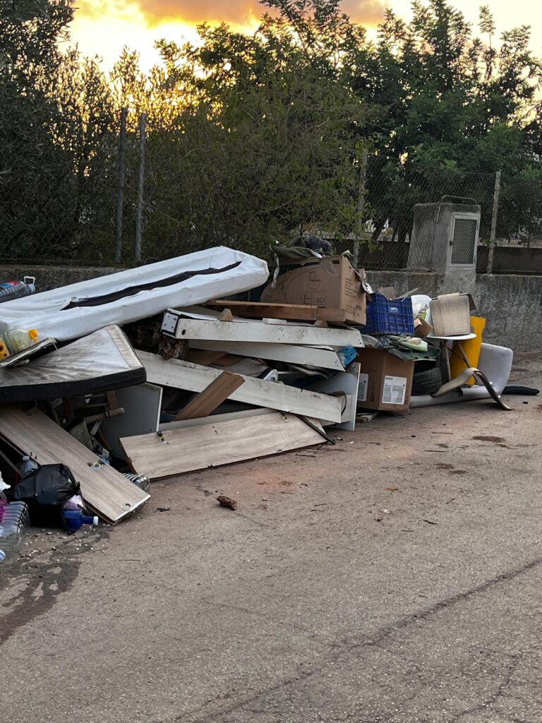 Nàquera: olvido monumental en forma de barro y basura 6 Imagen de WhatsApp 2025 07 07 a las 22.44.29 c7d42429