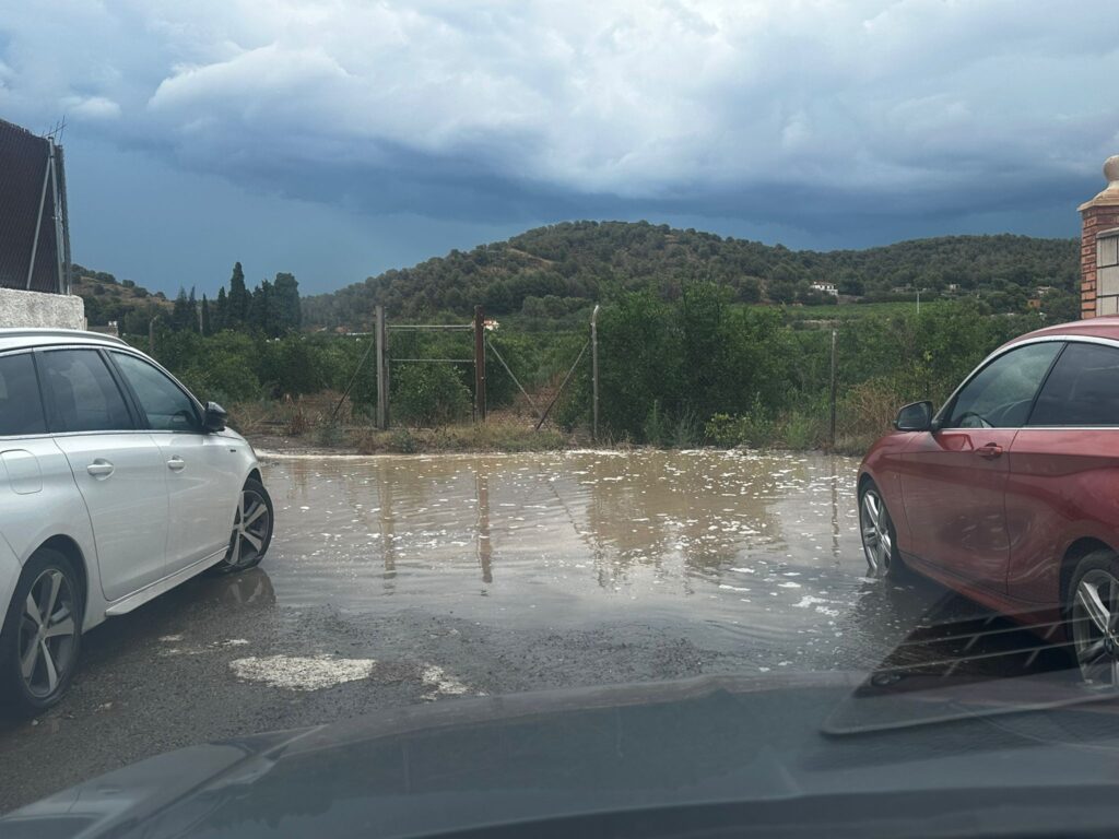 La lluvia vuelve a evidenciar la dejadez del Ayuntamiento de Náquera 3 Imagen de WhatsApp 2025 07 12 a las 12.01.25 a584dca4