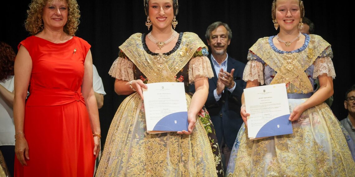 Andrea Adelantado Montoya y Sara Magán Miquel, son proclamadas oficialmente Fallera Mayor y Fallera Mayor Infantil de Torrent 2026