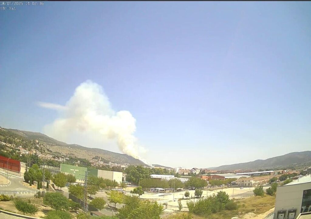 Incendio forestal en Ibi (Alicante), junto al paraje de la Font Roja y la Sierra Mariola 3 Imagen de WhatsApp 2025 07 18 a las 14.24.46 14e441a0