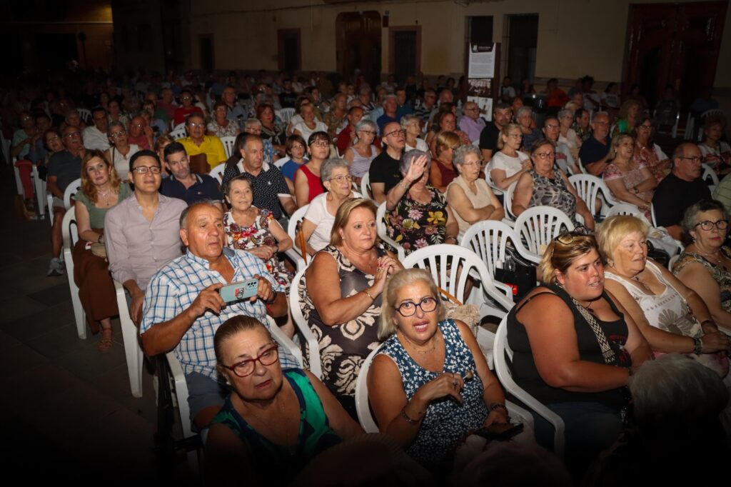 Torrent vivió una noche de conciertos con homenajes a valencianos y a grandes del pop-rock español 4 Imagen de WhatsApp 2025 07 29 a las 10.45.49 58c0bc41