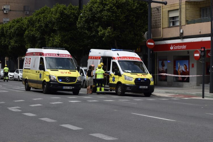 Incendio Valencia: Los bomberos dan por controlado el incendio pero siguen 120 viviendas desalojadas