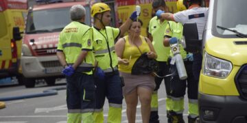 Incendio de Valencia: 17 atendidos por inhalación de humo, 14 siguen en Hospitales y 45 realojados
