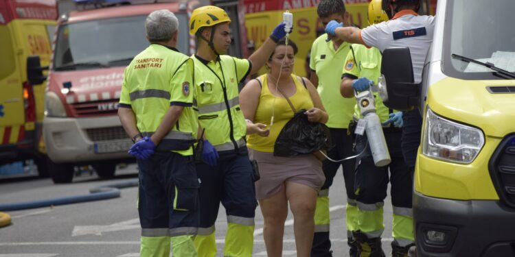 Incendio de Valencia: 17 atendidos por inhalación de humo, 14 siguen en Hospitales y 45 realojados