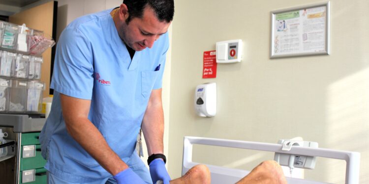 Un proyecto de 2 enfermeros creado en el Hospital del Vinalopó permite que 100.000 sanitarios aprendan en Instagram cómo curar heridas complejas 1 Un proyecto de 2 enfermeros creado en el Hospital del Vinalopó permite que 100.000 sanitarios aprendan en Instagram cómo curar heridas complejas