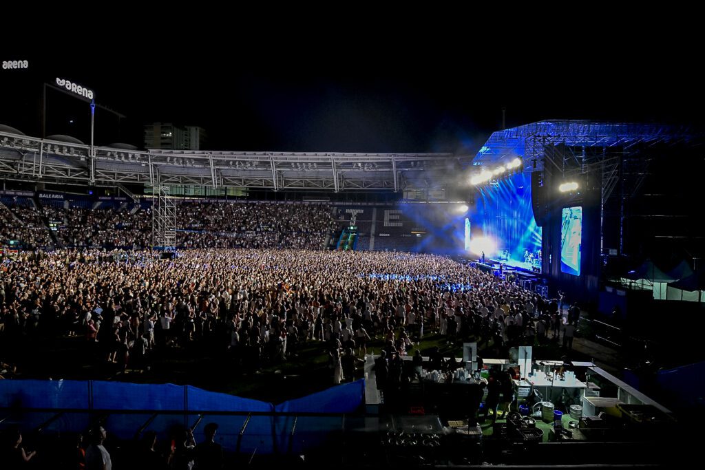 Melendi dona 330.000 euros con su concierto benéfico en Valencia para ayudar a afectados por la DANA 7 MELENDI BENEFICO VLC FOTO 6