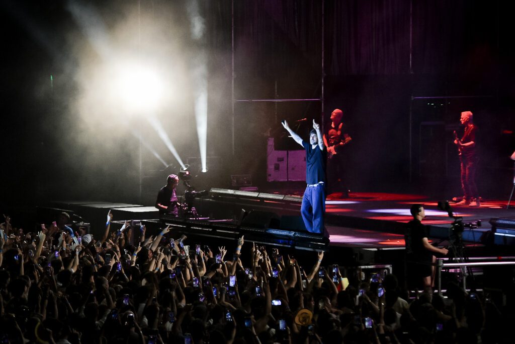 Melendi dona 330.000 euros con su concierto benéfico en Valencia para ayudar a afectados por la DANA 6 MELENDI BENEFICO VLC FOTO 7