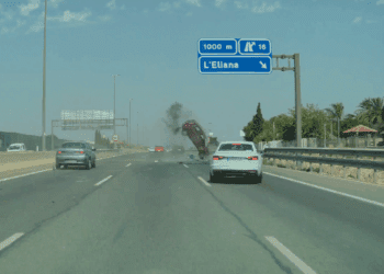 El conductor que huyó tras provocar un accidente en la CV-35 se entrega a la Policía