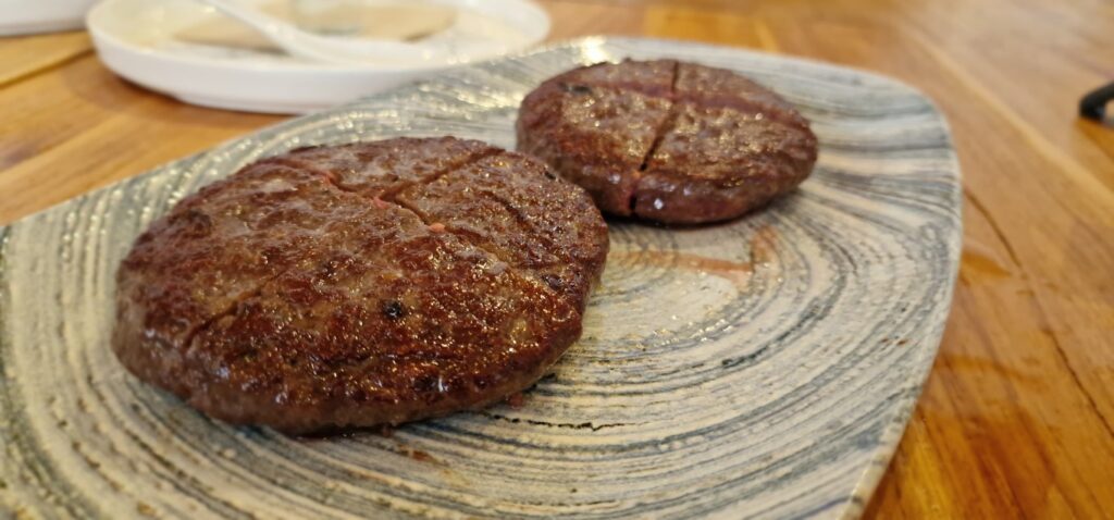"LA CARNE QUE VINO DEL TIEMPO" Revacuno presenta ante la prensa la excelencia de la vaca vetusta 7 Revacuno presenta ante la prensa la excelencia de la vaca vetusta 16 Mediana