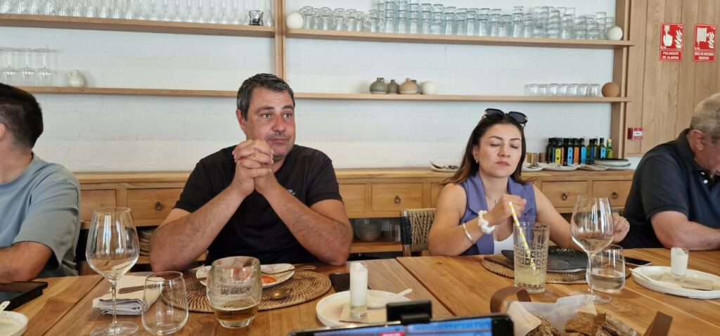 "LA CARNE QUE VINO DEL TIEMPO" Revacuno presenta ante la prensa la excelencia de la vaca vetusta 8 Revacuno presenta ante la prensa la excelencia de la vaca vetusta 17 Mediana