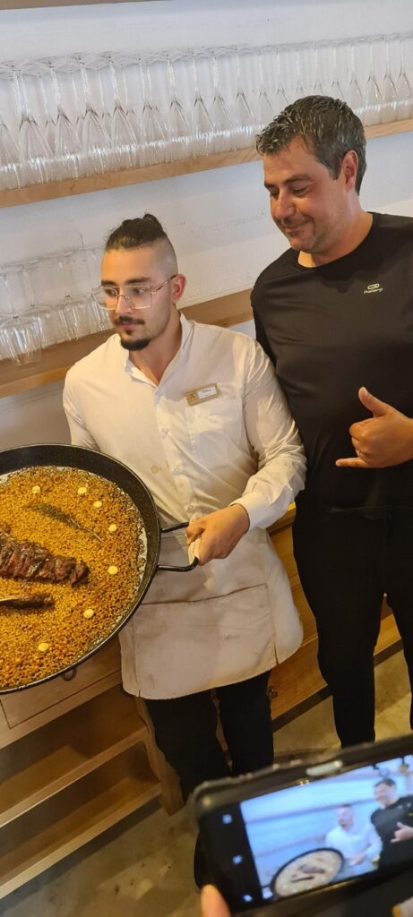 "LA CARNE QUE VINO DEL TIEMPO" Revacuno presenta ante la prensa la excelencia de la vaca vetusta 9 Revacuno presenta ante la prensa la excelencia de la vaca vetusta 18 Mediana