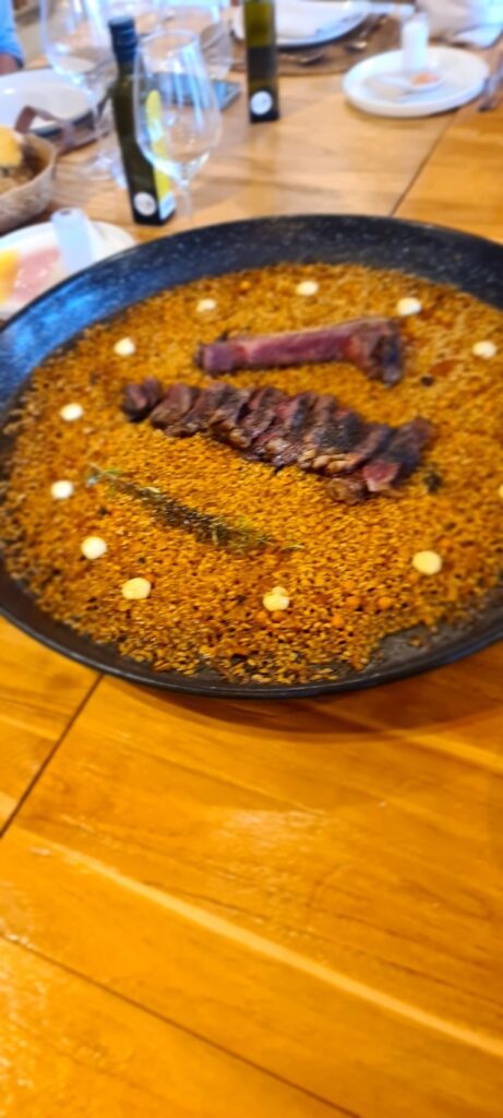 "LA CARNE QUE VINO DEL TIEMPO" Revacuno presenta ante la prensa la excelencia de la vaca vetusta 10 Revacuno presenta ante la prensa la excelencia de la vaca vetusta 19 Mediana