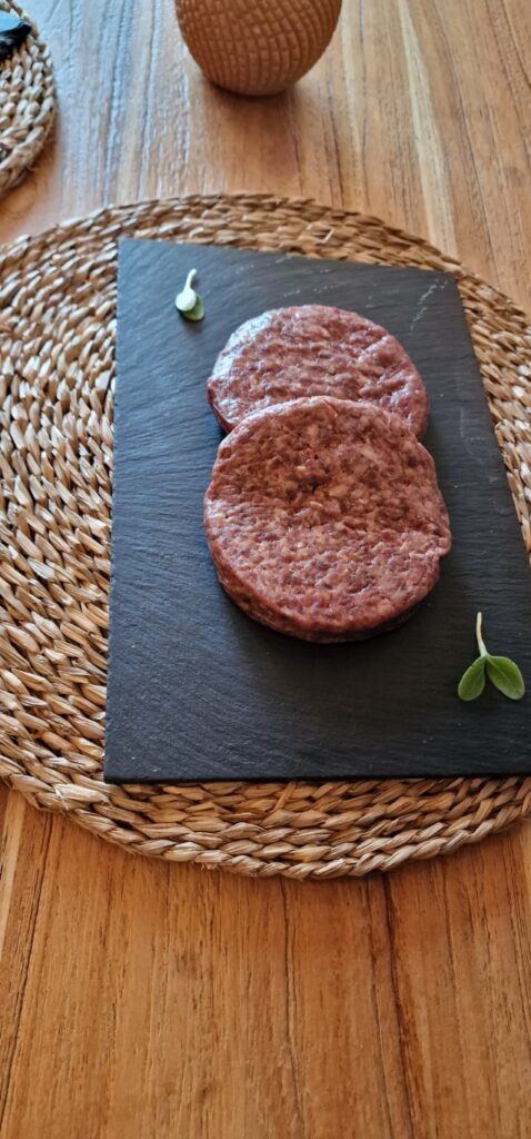 "LA CARNE QUE VINO DEL TIEMPO" Revacuno presenta ante la prensa la excelencia de la vaca vetusta 18 Revacuno presenta ante la prensa la excelencia de la vaca vetusta 4 Mediana
