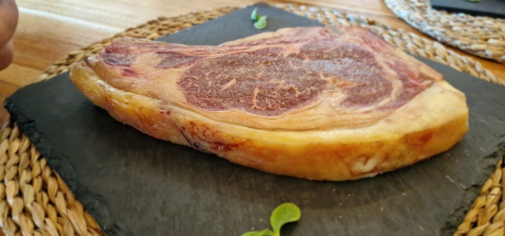 "LA CARNE QUE VINO DEL TIEMPO" Revacuno presenta ante la prensa la excelencia de la vaca vetusta 20 Revacuno presenta ante la prensa la excelencia de la vaca vetusta 6 Mediana