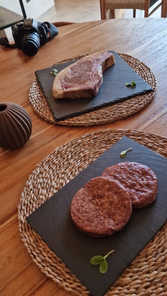 "LA CARNE QUE VINO DEL TIEMPO" Revacuno presenta ante la prensa la excelencia de la vaca vetusta 21 Revacuno presenta ante la prensa la excelencia de la vaca vetusta 7 Mediana