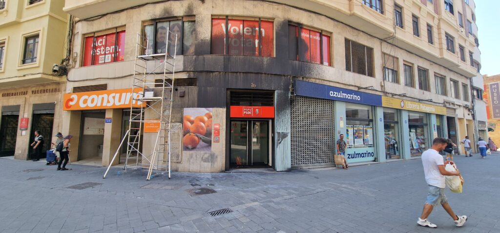 Tensión política en Valencia tras los ataques a la sede del PSPV: Mazón responde y el Frente Obrero reivindica la acción 2 Sede psoe valencia atacada 8