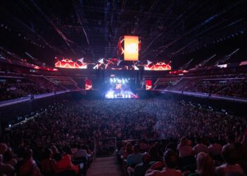 El Roig Arena realiza su primera prueba organizando un evento interno para 10.000 personas