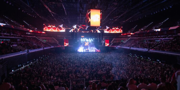 El Roig Arena realiza su primera prueba organizando un evento interno para 10.000 personas