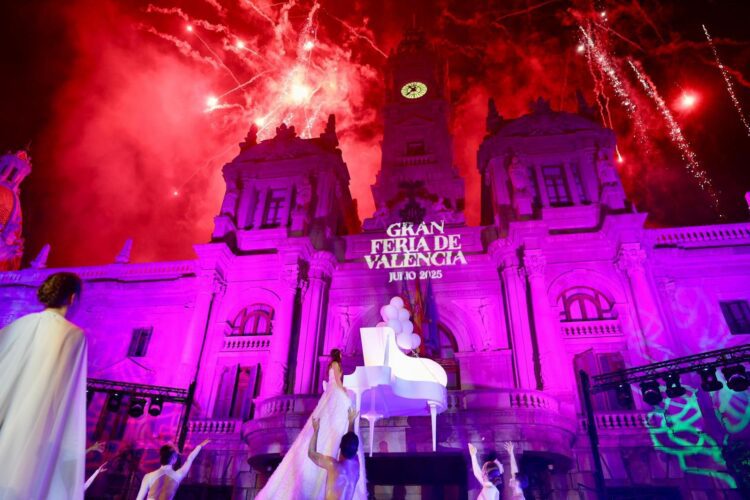 Valencia inaugura su Gran feria de Julio del cartel de camisetas un martes a las 22:00 horas