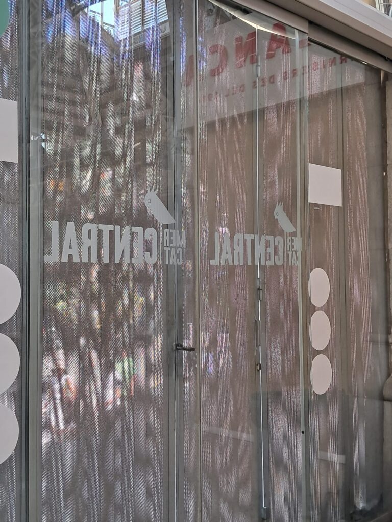 Una vendedora del Mercado Central acaba en el Hospital por un golpe de calor dentro del Mercado Central de Valencia 7 WhatsApp Image 2025 07 05 at 11.01.571