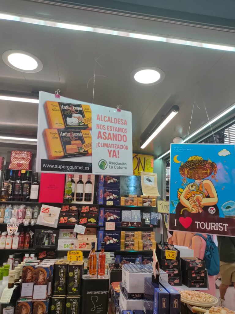 Una vendedora del Mercado Central acaba en el Hospital por un golpe de calor dentro del Mercado Central de Valencia 3 WhatsApp Image 2025 07 05 at 11.16.43