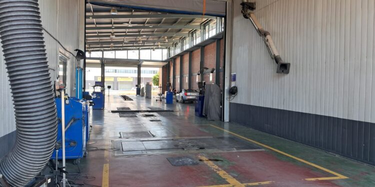 Muchos valencianos recorren hasta 80 kilómetros para pasar la ITV de su coche este verano 1 Muchos valencianos recorren hasta 80 kilómetros para pasar la ITV de su coche este verano