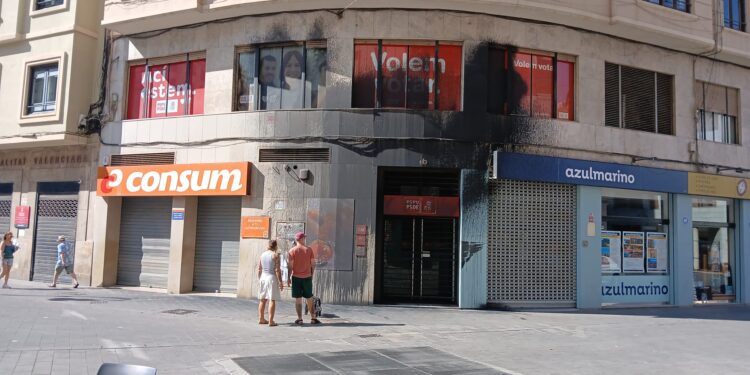 La sede del PSPV en la calle Hospital de Valéncia vandalizada la pasada noche 1 La sede del PSPV en la calle Hospital de Valéncia vandalizada la pasada noche