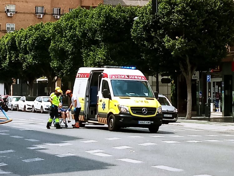 Incendio en Valencia: Desalojan a los vecinos de la Avenida del Puerto 123 y 5 personas atendidas por inhalación de humo